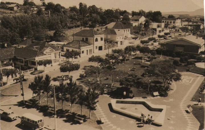 Praça dos Açores em imagem no início dos anos 70.